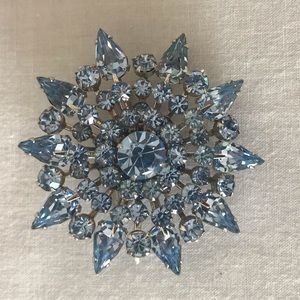 Coro Beautiful Vintage Signed Brooch Icy Blue starburst. Perfect
